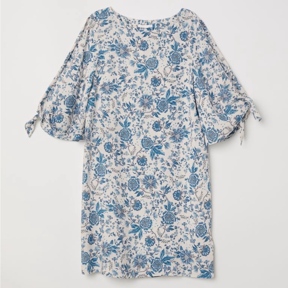 🪿NWT Blue floral dress with tied sleeves!